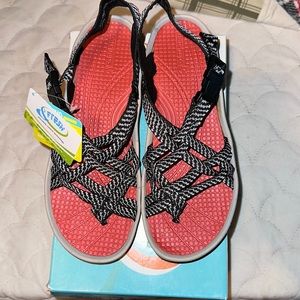 Women New Baretraps sandal size 8.5